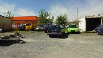 Kiesplatzhaendler-in-ku-20210510