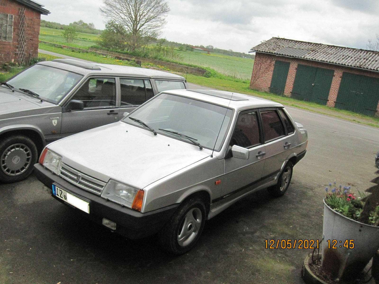 Der Schrottplatz - Spiegelsymmetrisch des Showrooms