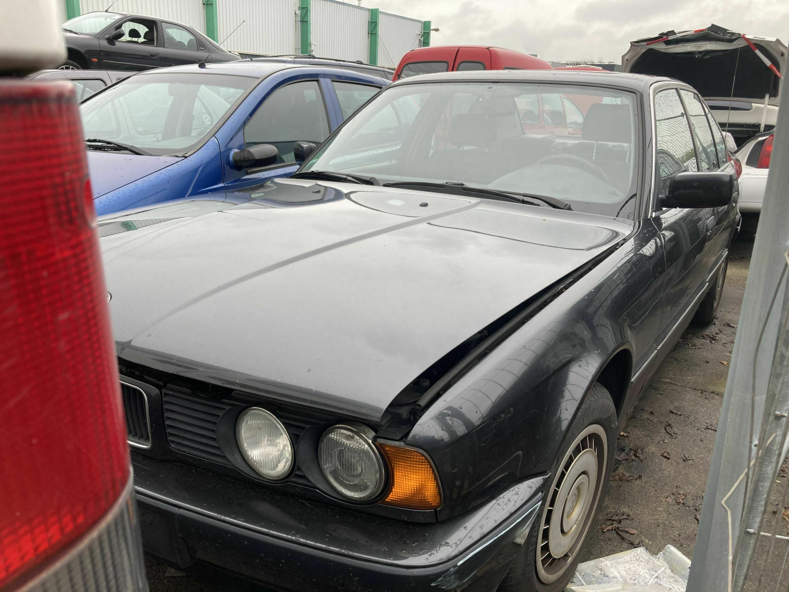 Der Schrottplatz - Spiegelsymmetrisch des Showrooms