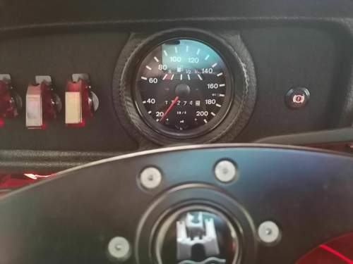 Aktueller Tacho soll raus und wie bei den Zusatzinstrumenten bei Zuendung aus schwarz sein und bei Zuendung an rein digital in rot anzeigen..jpg