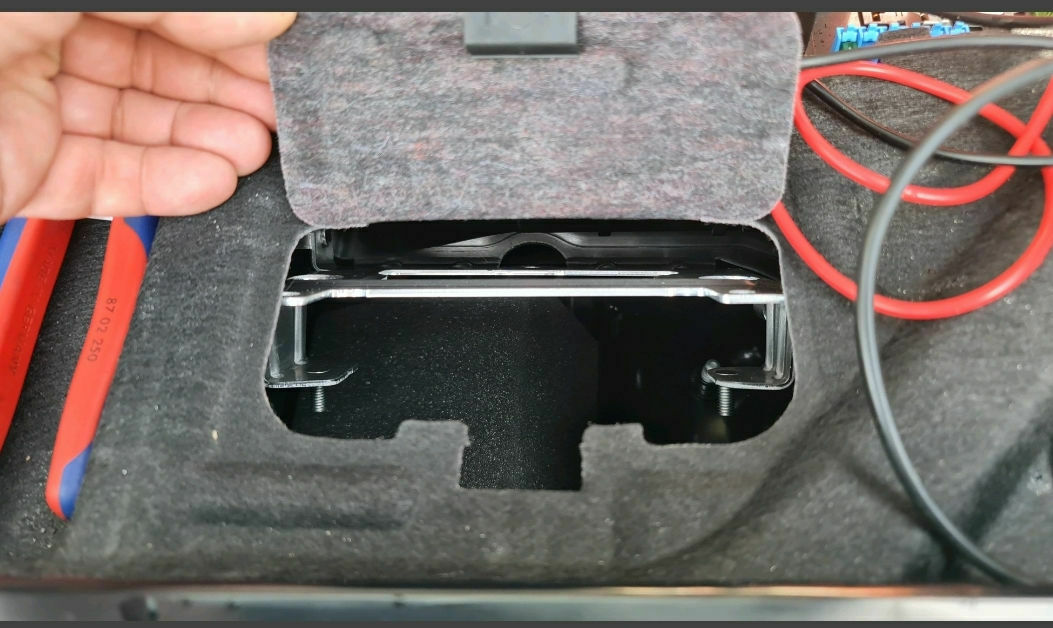 Kofferraum 12 V Dauerplus - stabile 12 V für Kompressorkühlbox beim C300de