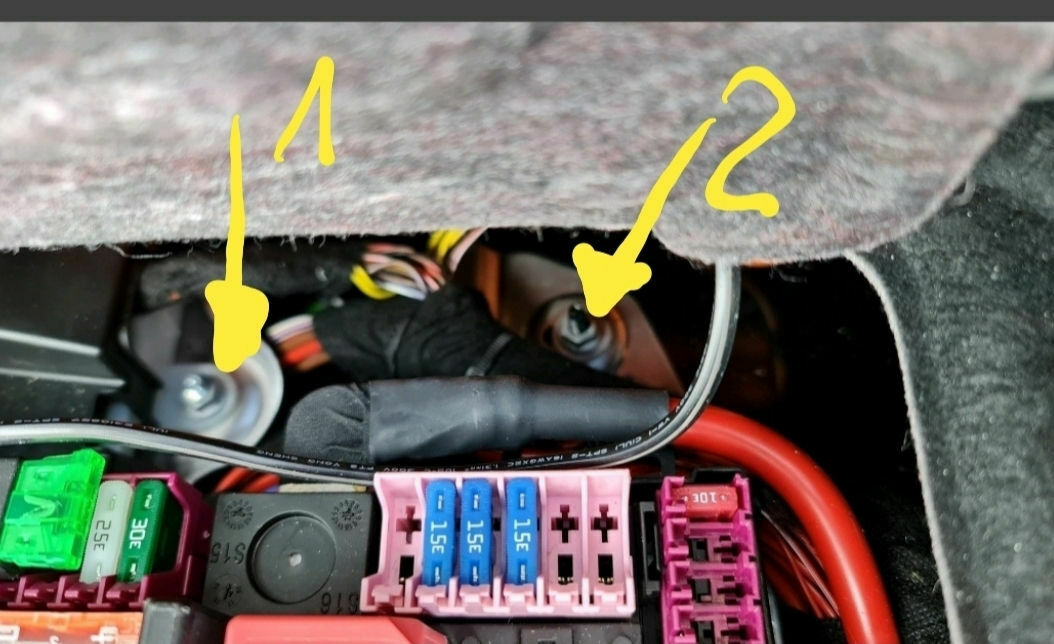 Kofferraum 12 V Dauerplus - stabile 12 V für Kompressorkühlbox beim C300de