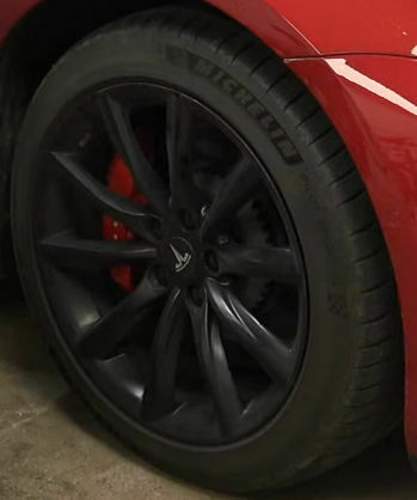 Tesla M3P 18 Zoll schwarz