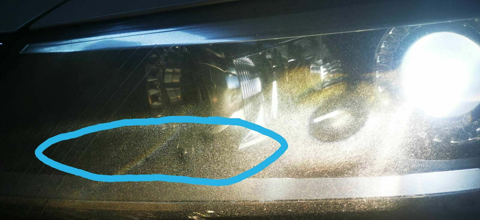 Scheinwerfer nahezu sandgestrahlt...