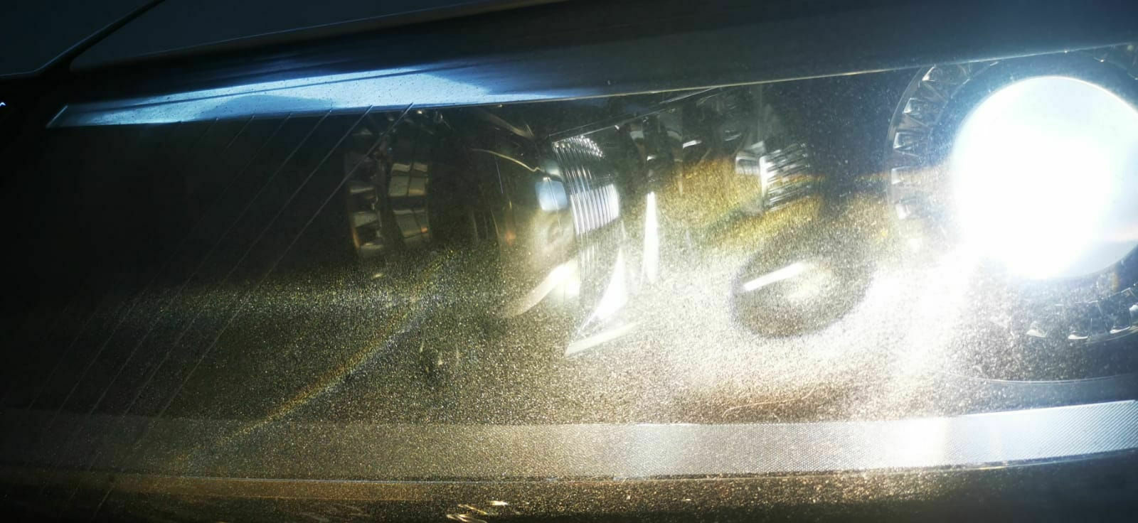 Scheinwerfer nahezu sandgestrahlt...