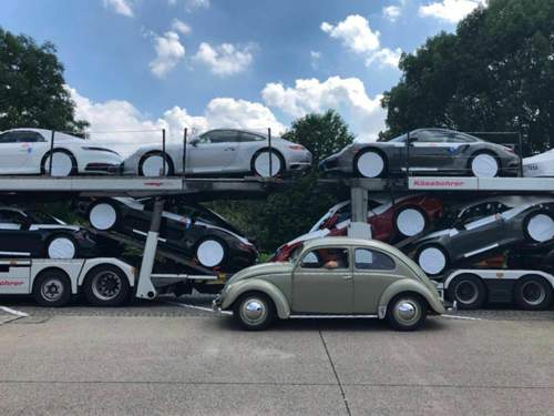 Der Opa und seine jüngsten Nachfahren