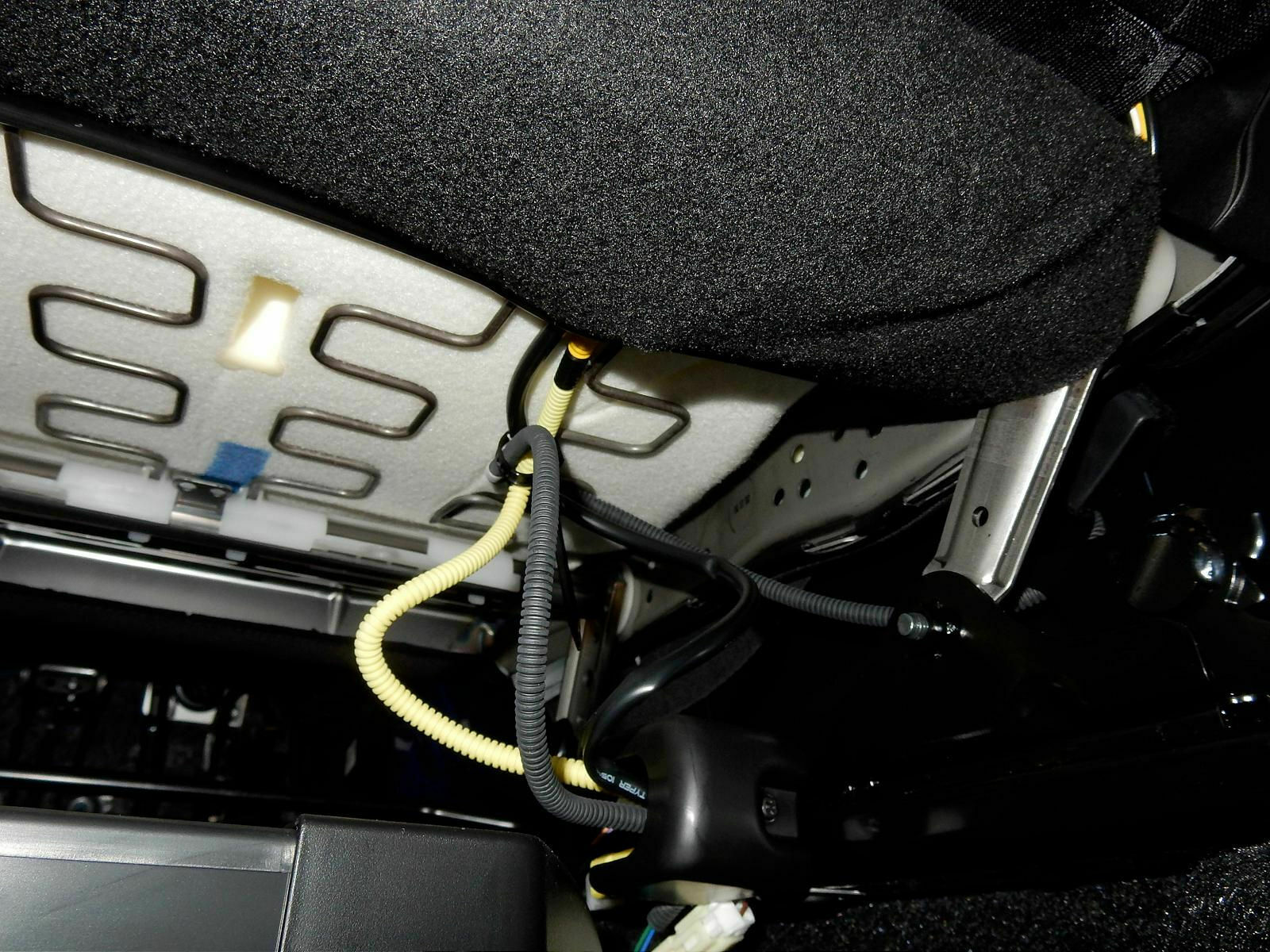 Warnton abstellen (Türe offen; Gurt anlegen)