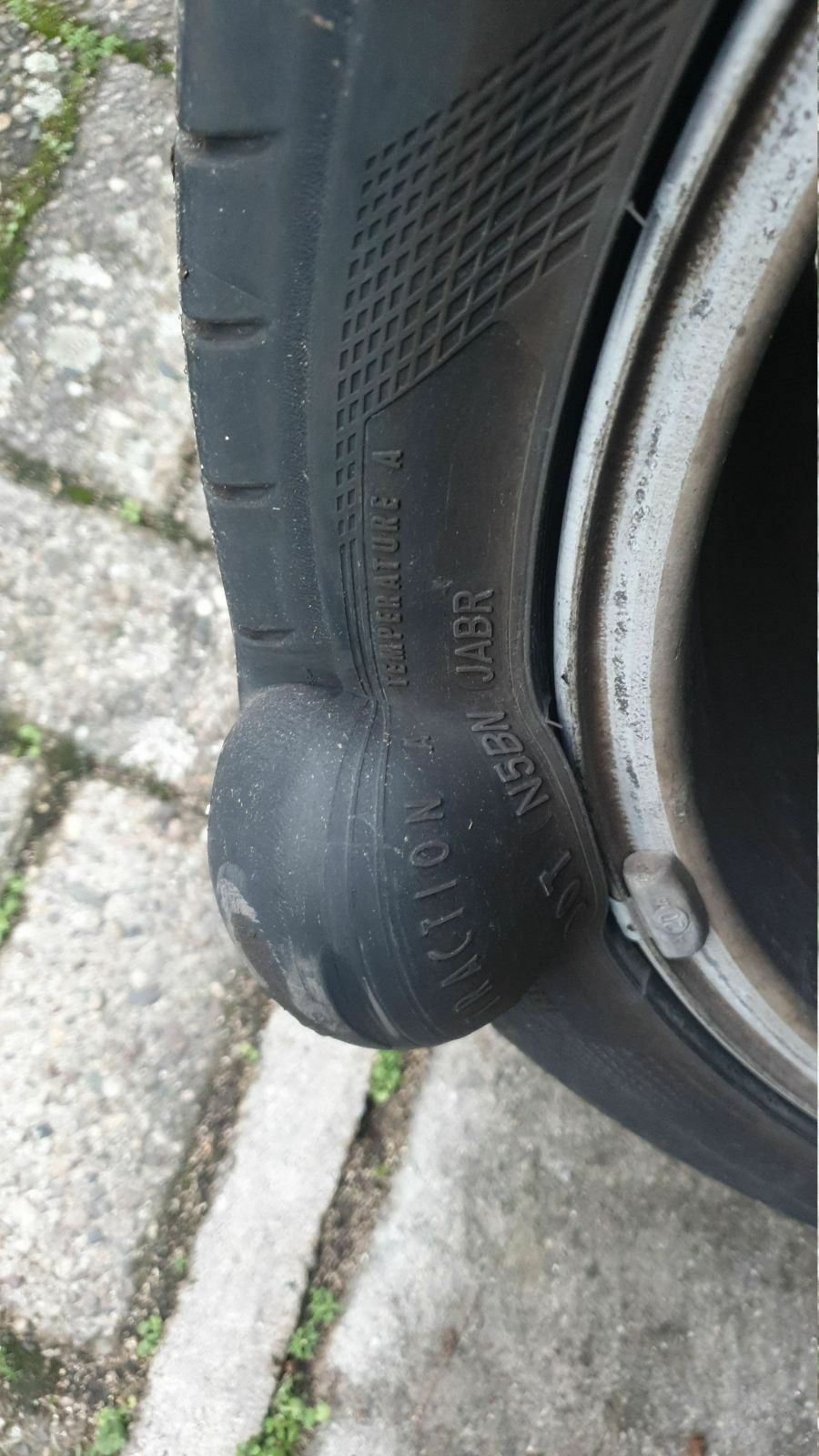Goodyear Ultra Grip 8 - Beule auf der Lauffläche