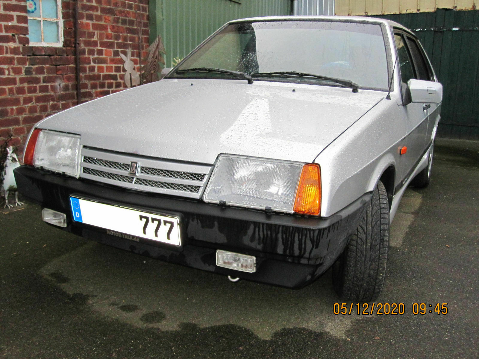 Der Schrottplatz - Spiegelsymmetrisch des Showrooms