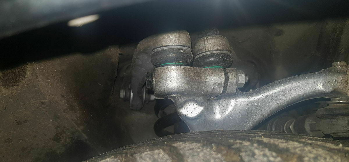 Einzelner Querlenker ausgeschlagen. Was wechseln?