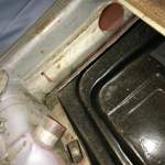 Rechts unter der R&uuml;cksitzbank