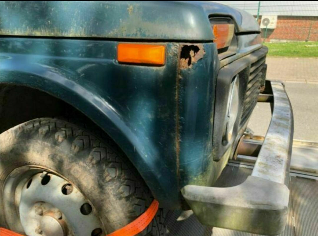 Der Schrottplatz - Spiegelsymmetrisch des Showrooms