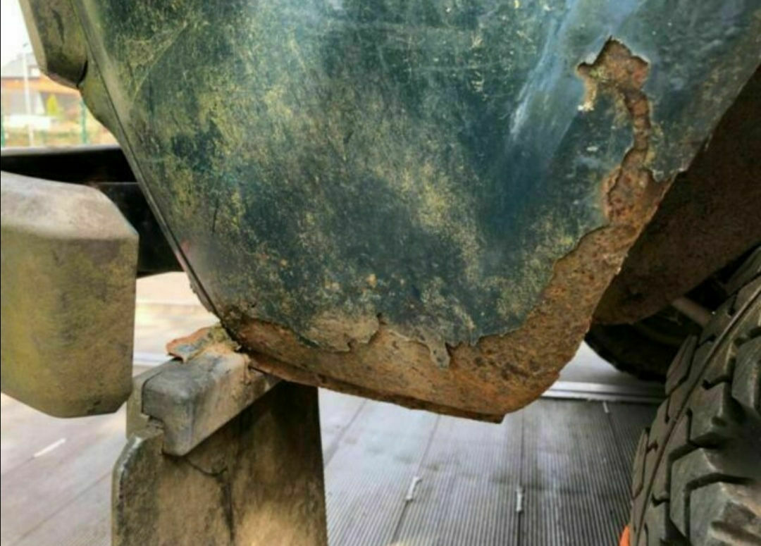 Der Schrottplatz - Spiegelsymmetrisch des Showrooms