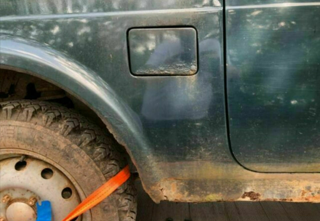 Der Schrottplatz - Spiegelsymmetrisch des Showrooms