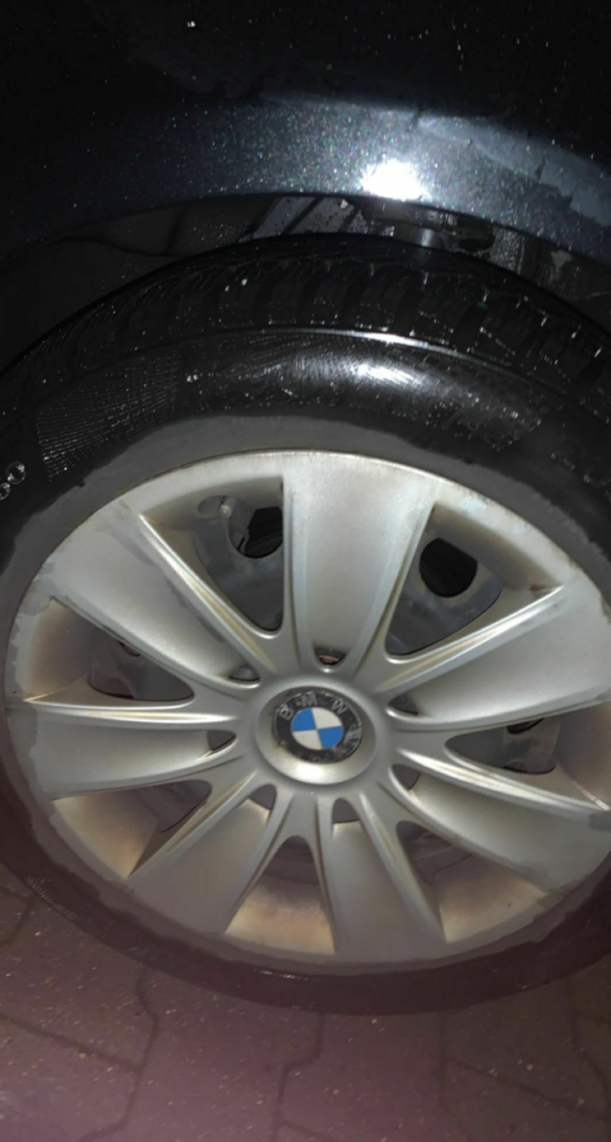 Felge Bremse VR wird heiß. Als einzige.! Bremse klemmt auch nicht und bremsscheibe sieht gut aus.