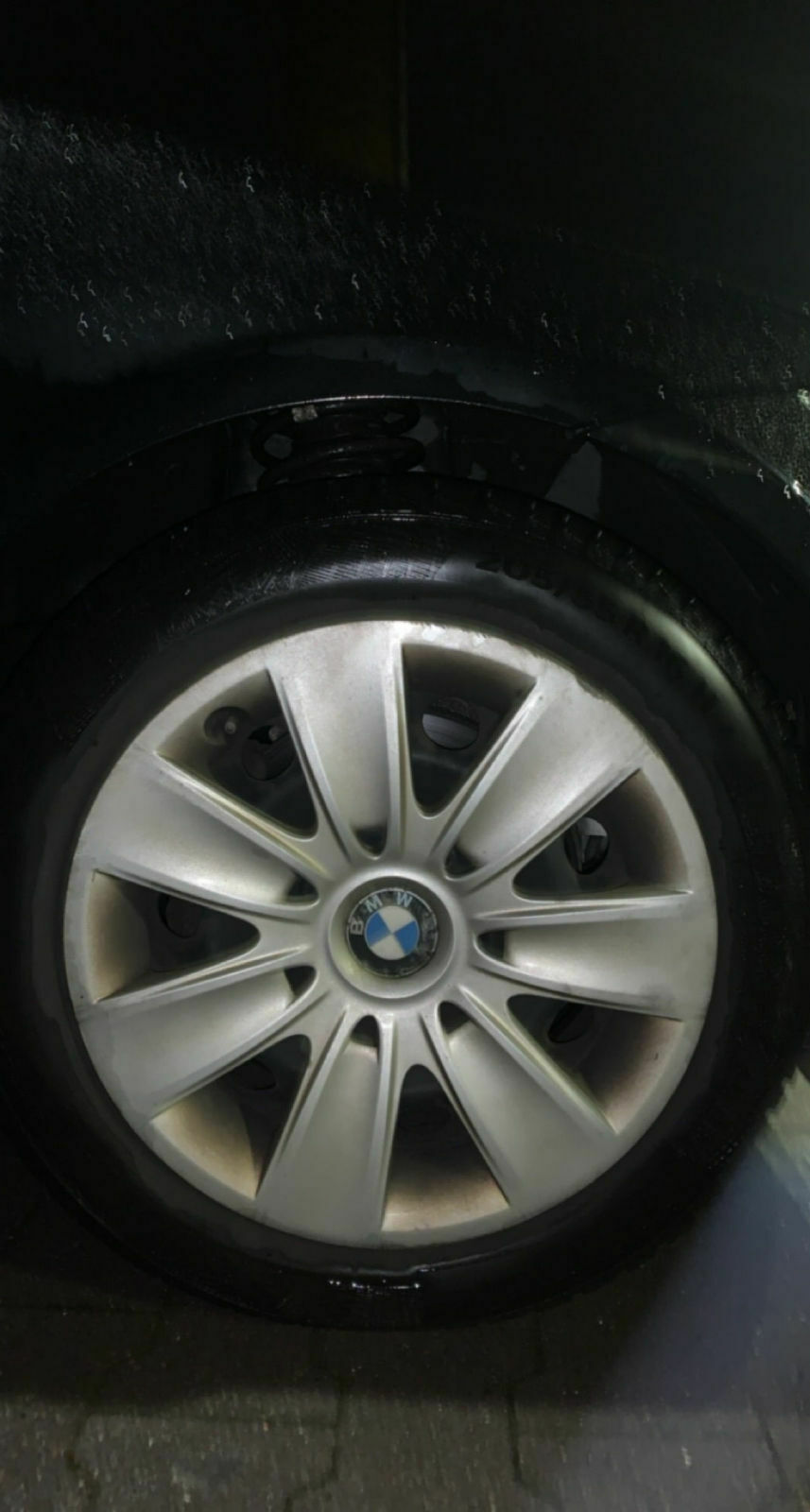 Felge Bremse VR wird heiß. Als einzige.! Bremse klemmt auch nicht und bremsscheibe sieht gut aus.