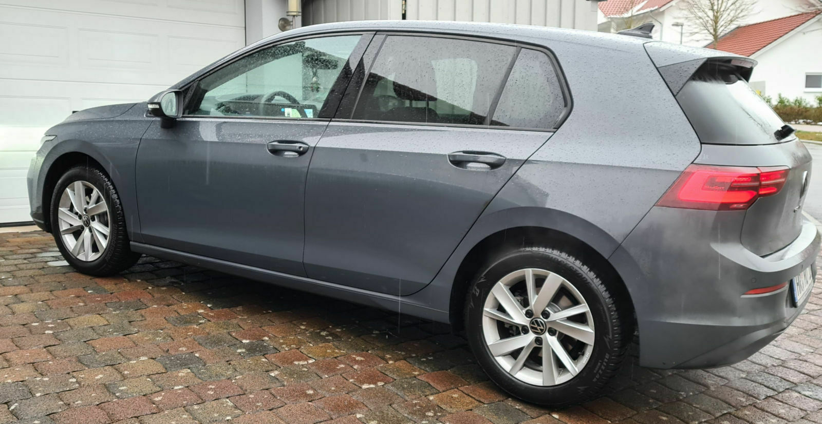 Sommerräder 16 Zoll, Winterräder 15 Zoll - Kraftstoff mit 95 (Standard) 98 oder 100 Oktan tanken