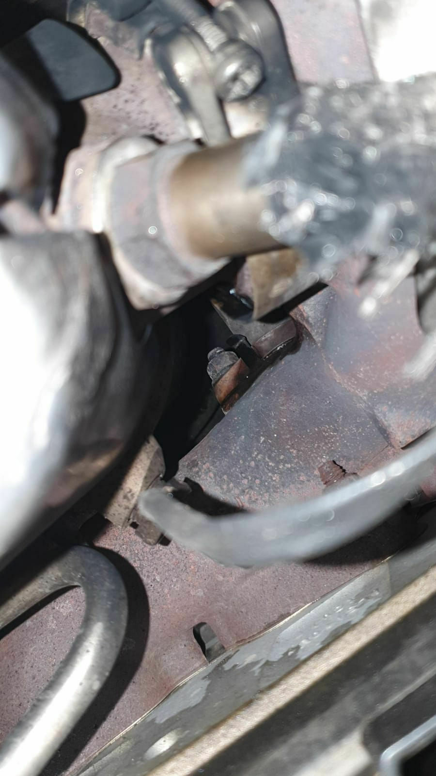 Ruß im Motorraum am Turbolader, Rußt aus dem Auspuff bei 3500 U/Min