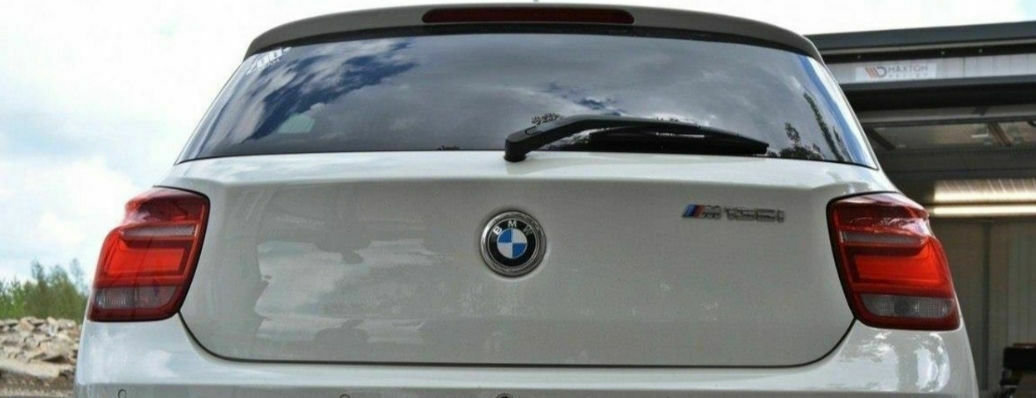 Medienausgabe wird leiser und Rückleuchte dunkler als die andere