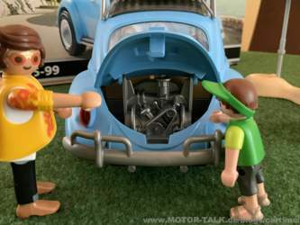 Papa Det zeigt Paul den "Boxer"