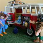 Herr Hansen lichtet seine Ehefrau bei der Morgen Routine ab