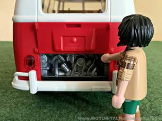 Herr Hansen erklärt den Boxermotor