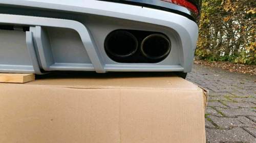 ABT Diffusor, man erkennt die "Klappe" links im Bild. Original Endrohre sind zu gross..jpg