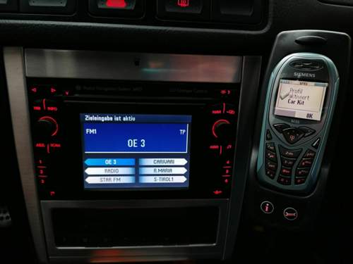 Golf 4 MFD mit Telefon.jpg
