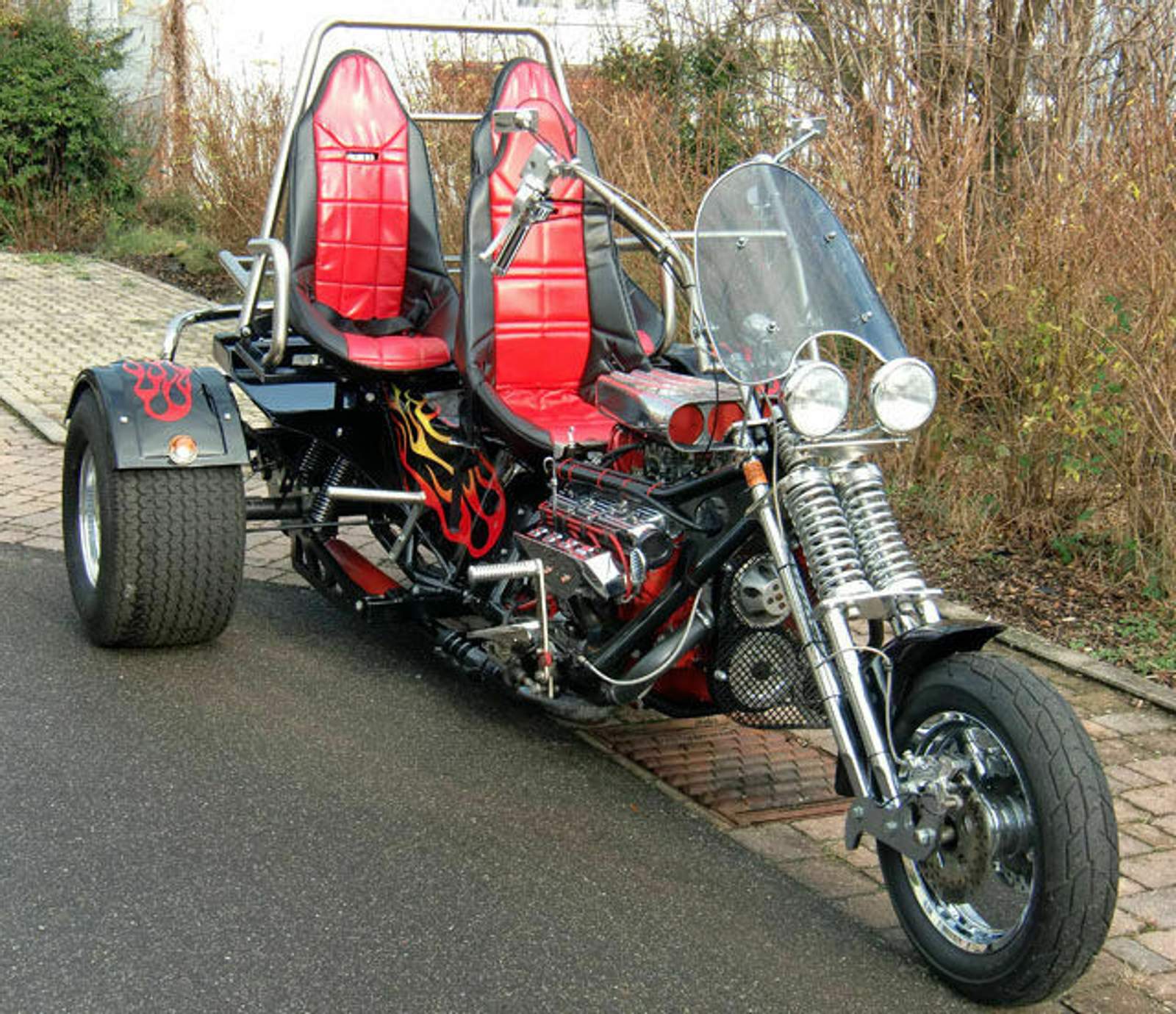 v8-trike-family