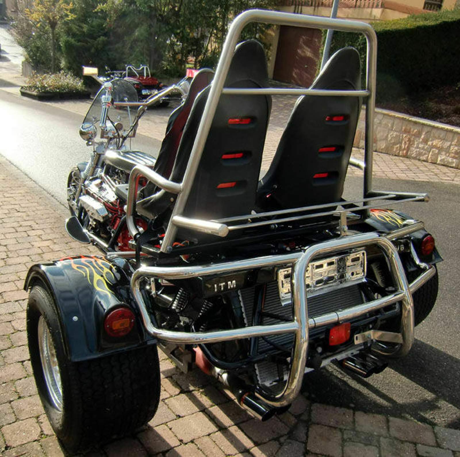 v8-trike-family