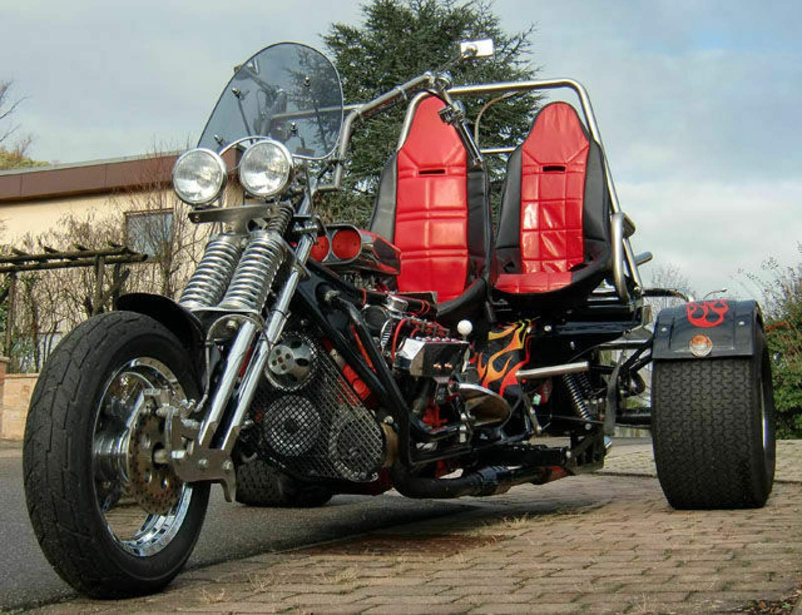 v8-trike-family