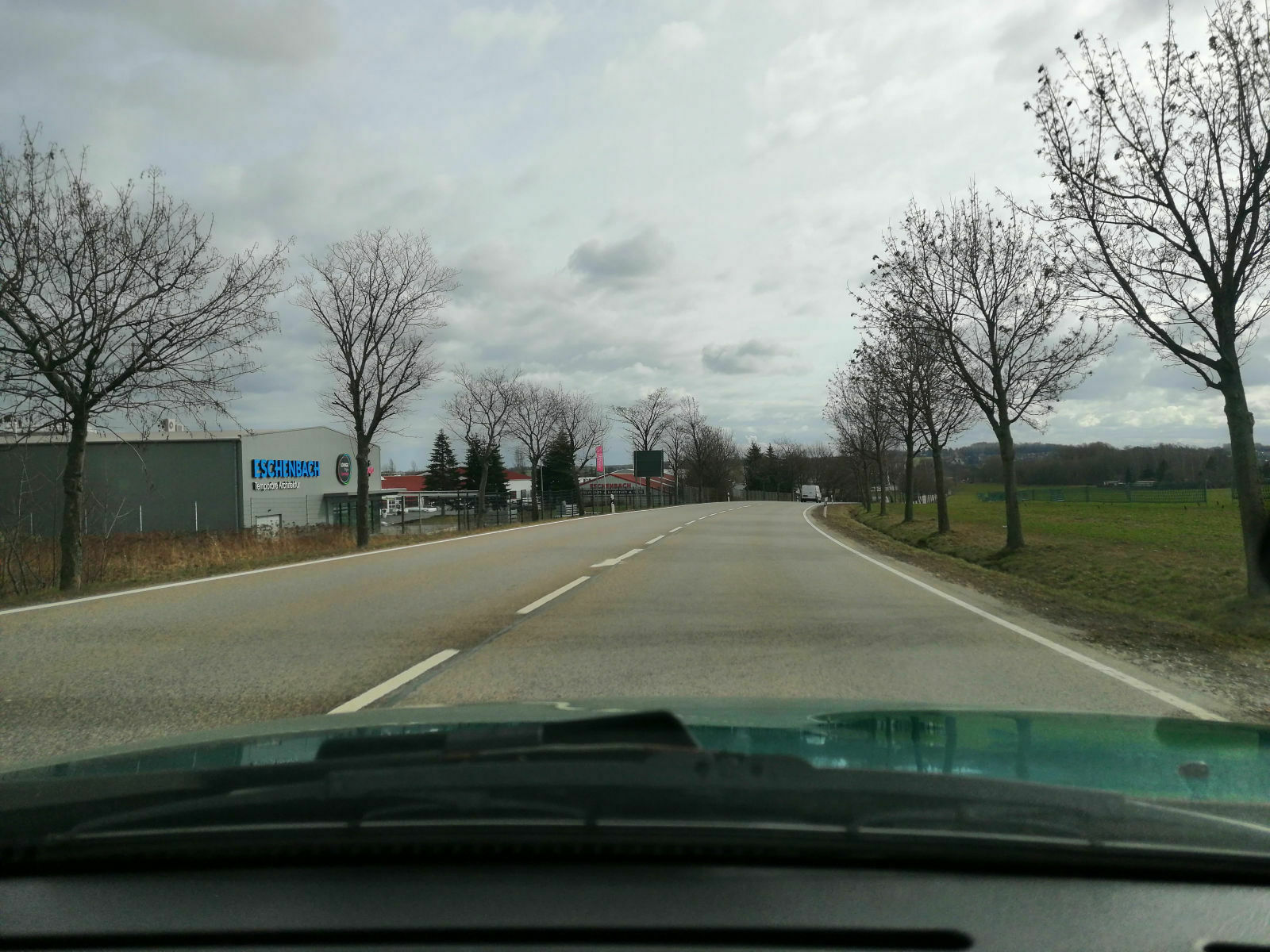 Der Schrottplatz - Spiegelsymmetrisch des Showrooms