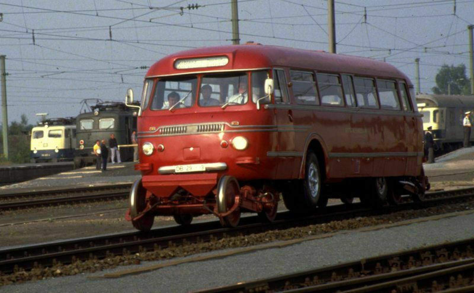 schistrabus-bei-parade-150-jahre