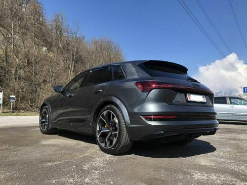 Audi e-tron S in Daytonagrau