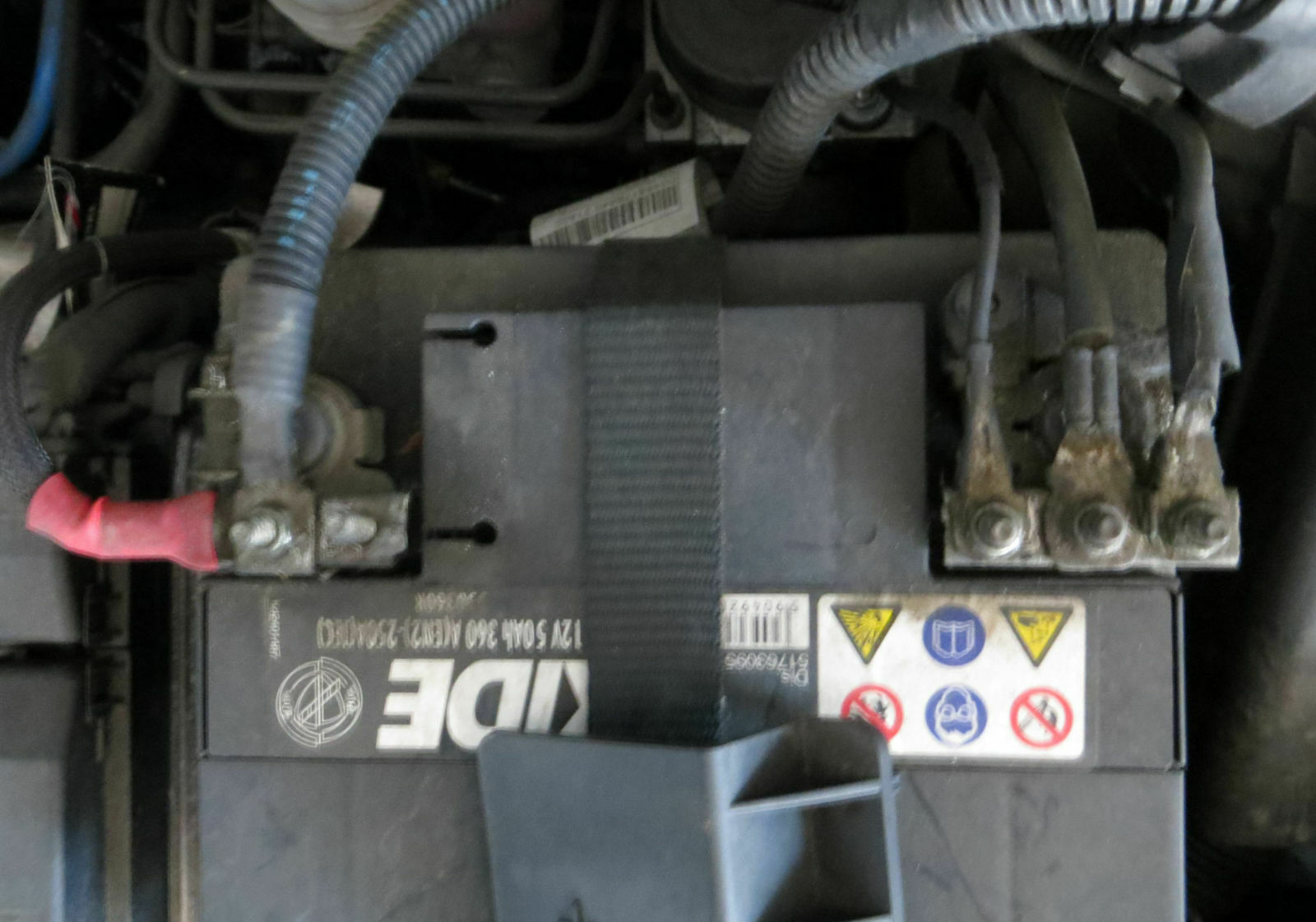 Multifunktionsdisplay geht beim Starten aus - Batterieproblem? Batteriewechsel selbst machen?