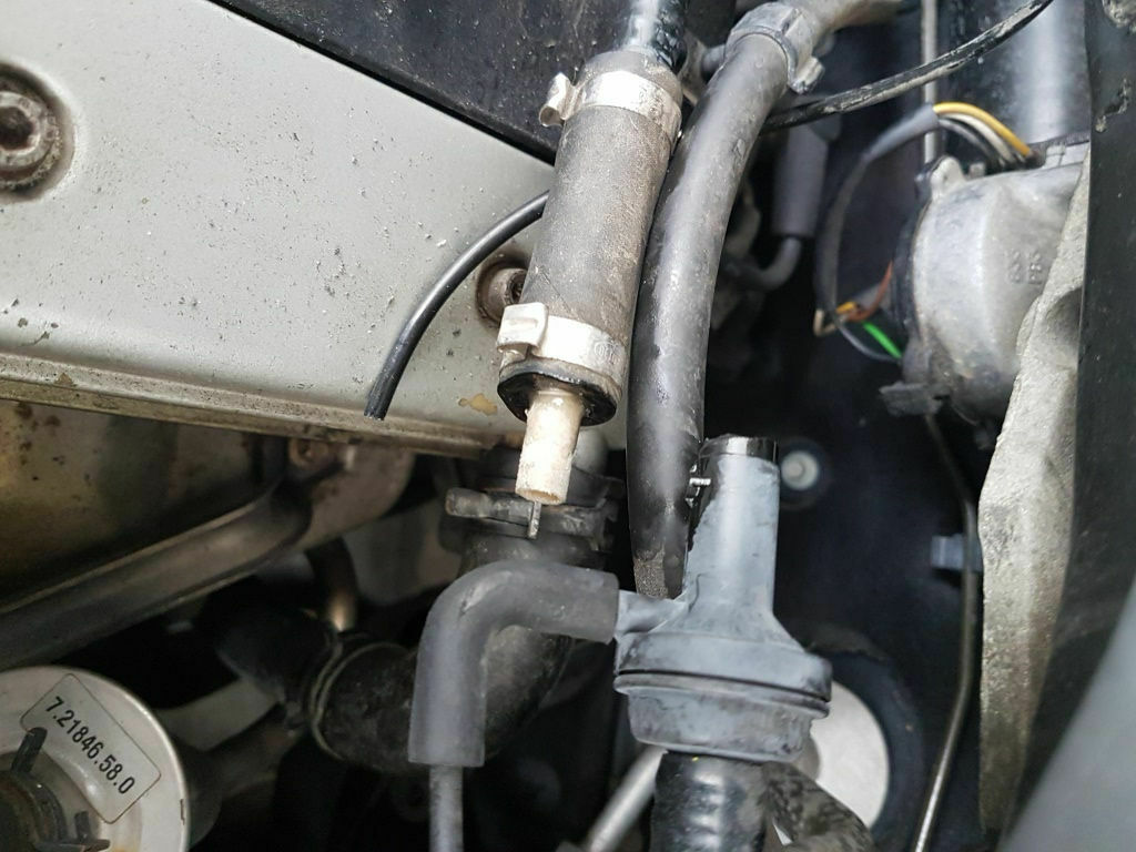 Omega B - X20XEV - Unterdruck-Anschluss am Rückschlagventil zerbrochen.