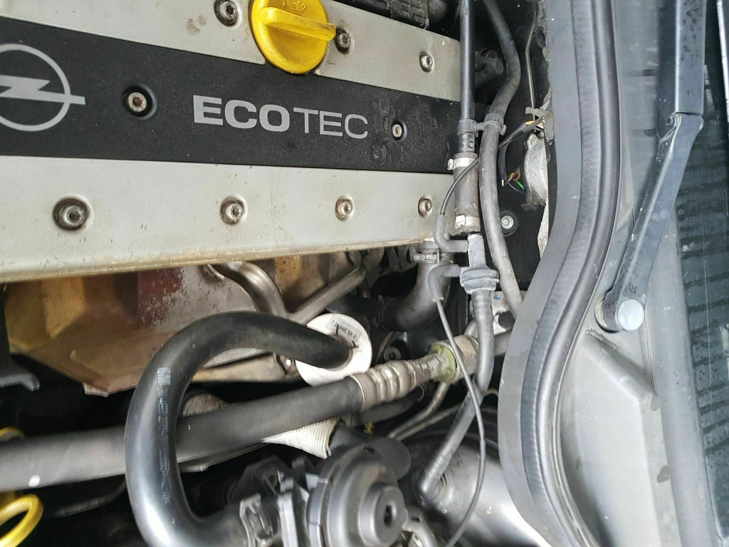 Omega B - X20XEV - Unterdruck-Anschluss am Rückschlagventil zerbrochen.