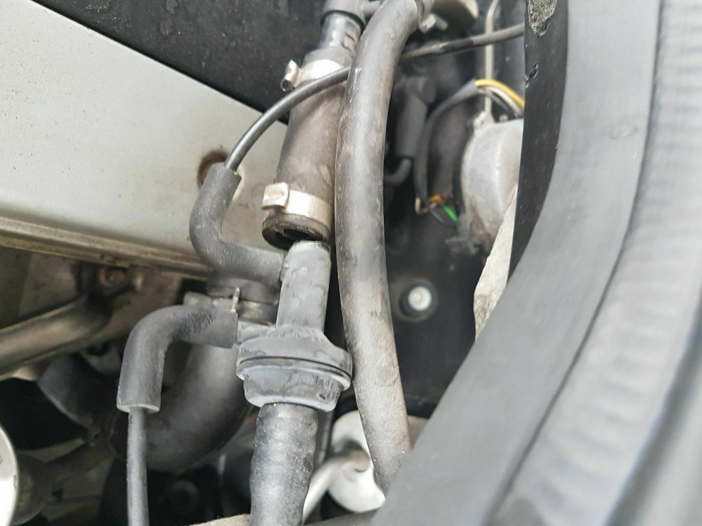 Omega B - X20XEV - Unterdruck-Anschluss am Rückschlagventil zerbrochen.