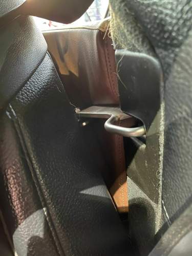 Metall Haken fuer Ruecksitze.jpg