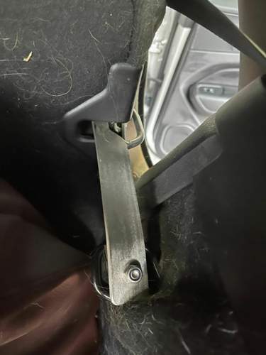 Metall Haken fuer Ruecksitze.jpg