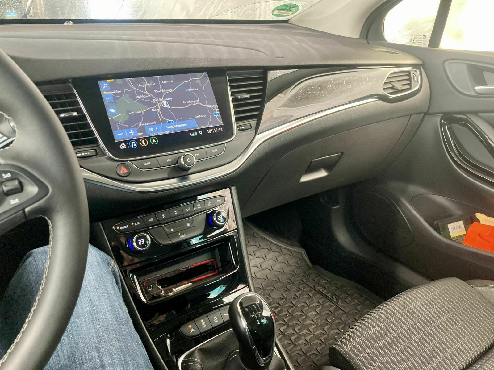 d3744574-fa64-4a08-b2e2-35d324c9c78b