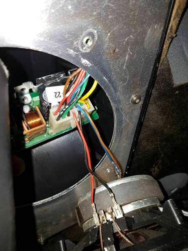 Kabelanschlüsse/Farben im innern des Sub