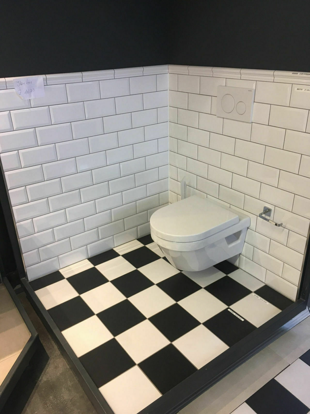 Der Schrottplatz - Spiegelsymmetrisch des Showrooms