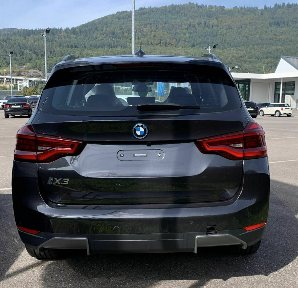 BMW iX3 - Wartezimmer