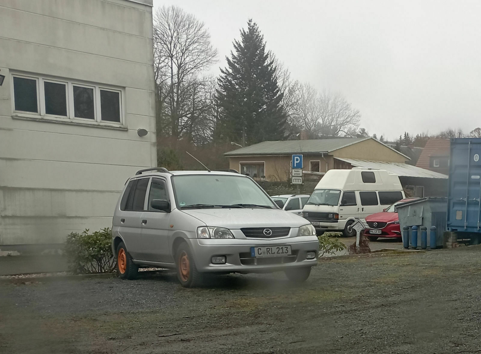 Der Schrottplatz - Spiegelsymmetrisch des Showrooms