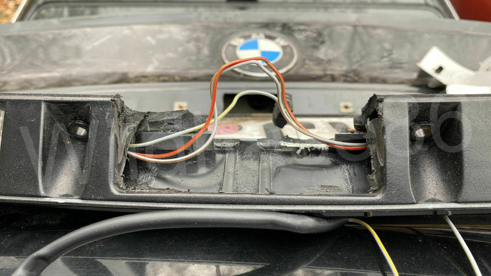 Die ausgeschnittene Griffleiste. Der Fehleranfällige Mikrotaster entfällt ab sofort