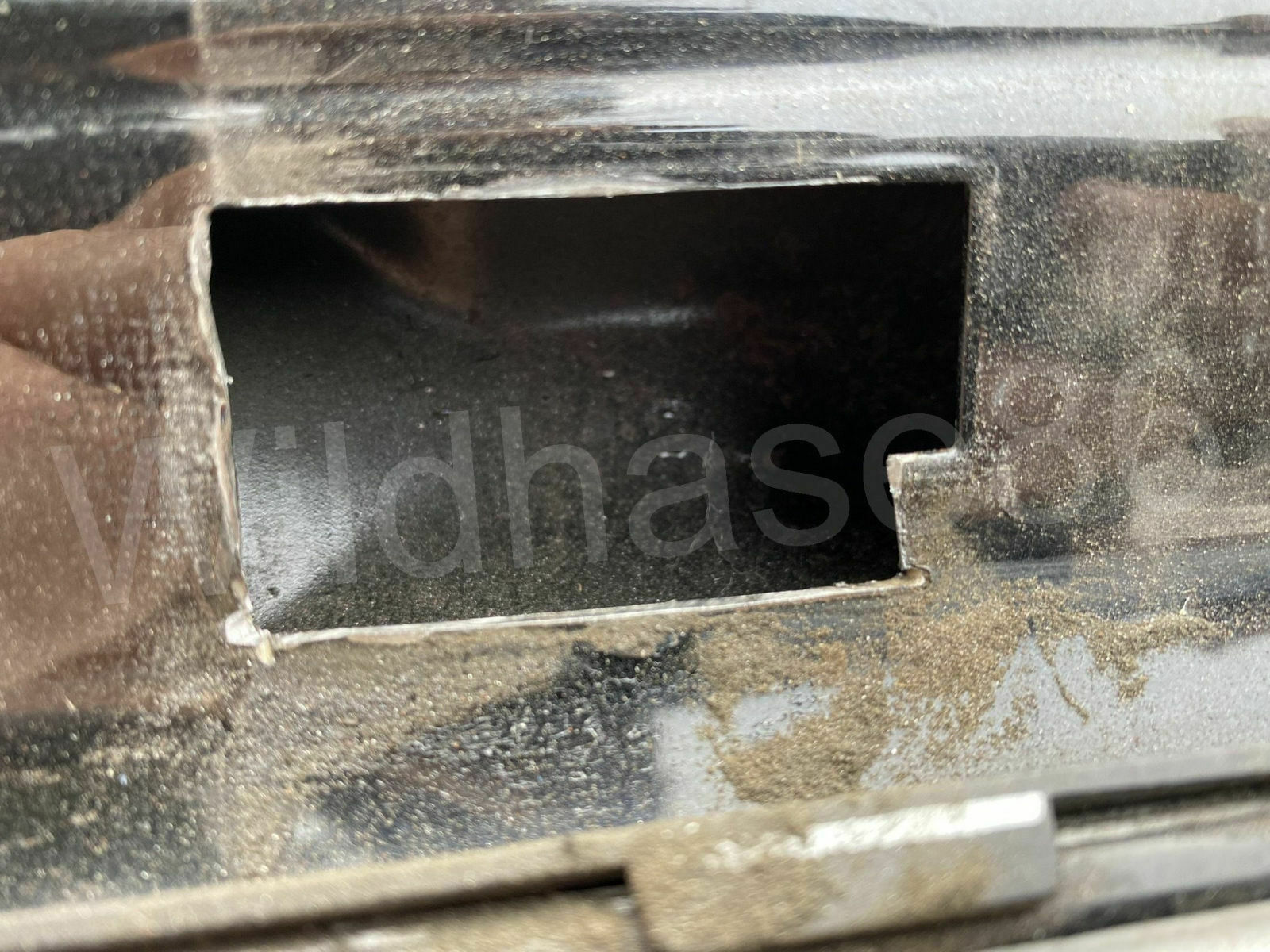 Die blanken kanten wurde anschließend mit Lack gegen Korrosion geschützt