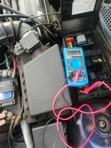 F29 gegen Minuspol; Volt