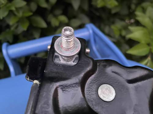 Verstellschraube oben