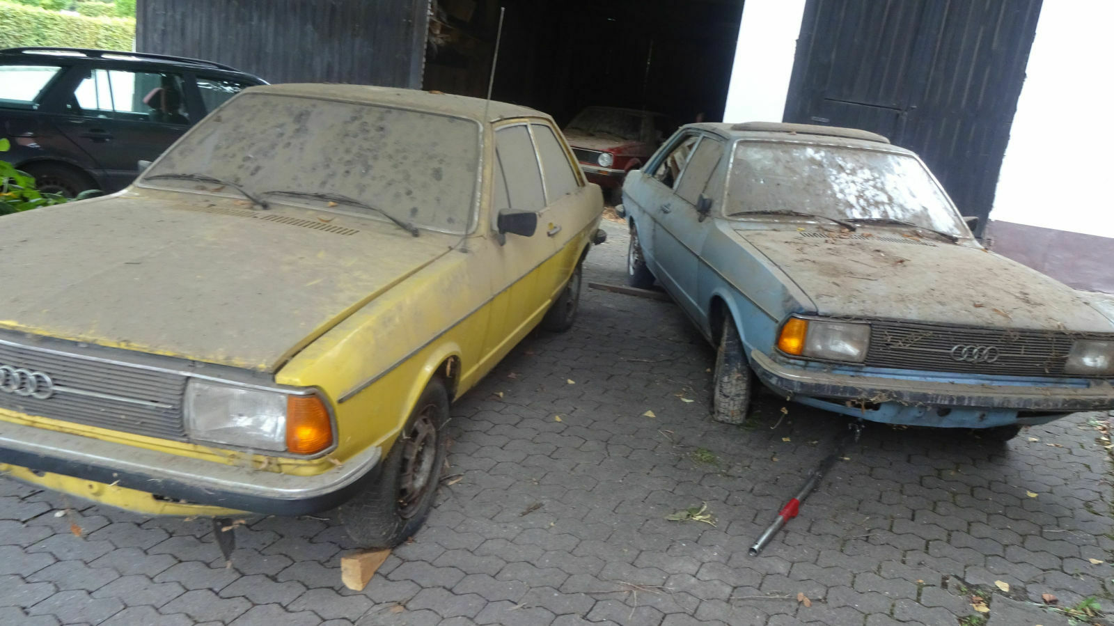 scheune-2x-audi-80-b1-wieder-einraeumen
